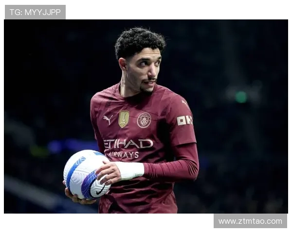 马尔穆什拄拐回国接受检查膝伤成疑预计将确认康复时间